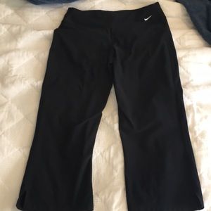 Nike Fit Dry Flare Crop Workout Pant Medium